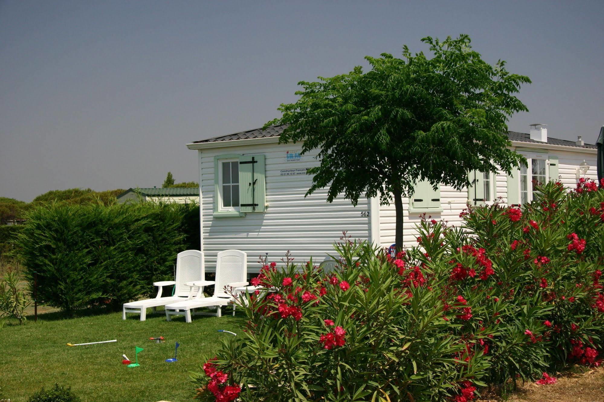 Camping Officiel Siblu Le Lac Des Reves 拉特斯 外观 照片